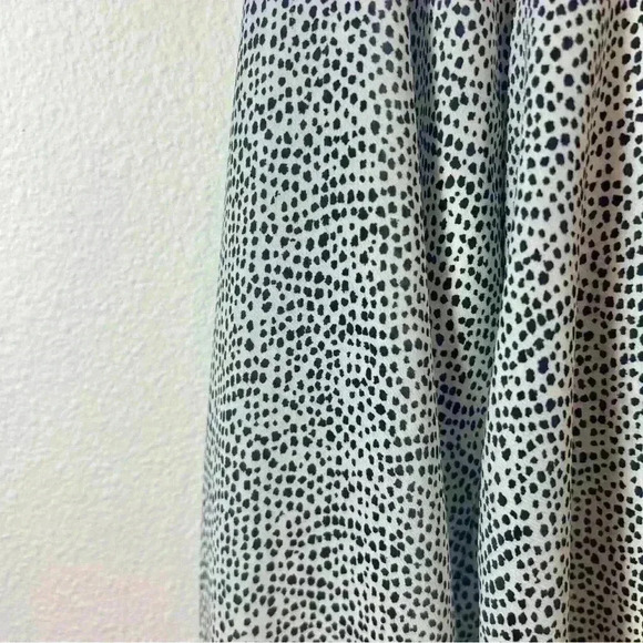 ONE ❤️ CLOTHING Los Angeles Blouse with sweet details • Size Small - Picture 2 of 10